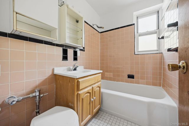 105-24 67 Avenue 3D, Forest Hills, NY 11375