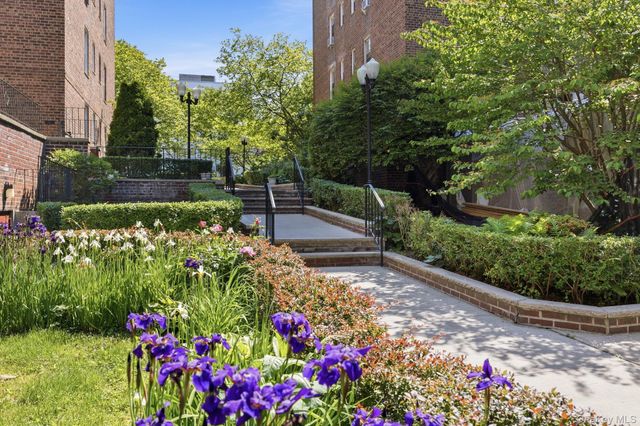 105-24 67 Avenue 3D, Forest Hills, NY 11375