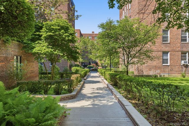 105-24 67 Avenue 3D, Forest Hills, NY 11375