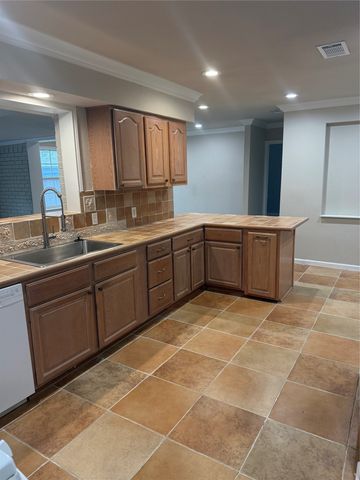 7254 Edgerton Drive, Dallas, TX 75231