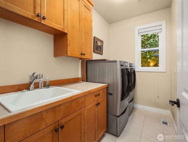 9815 224th Street SW, Edmonds, WA 98020