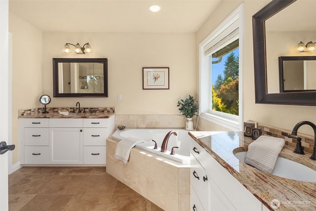 9815 224th Street SW, Edmonds, WA 98020