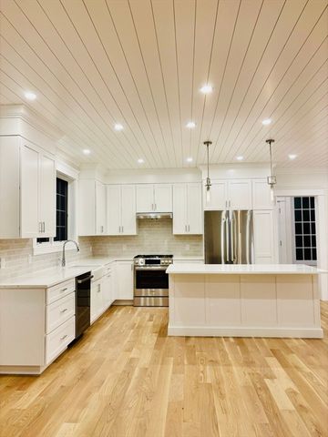 27 7th Street, Edgartown, MA 02539