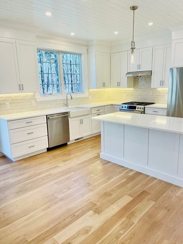 27 7th Street, Edgartown, MA 02539