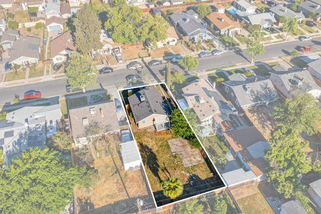 1103 N Adoline Avenue, Fresno, CA 93728