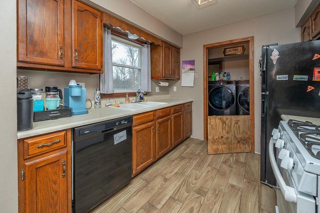 517 Fox Knoll DRIVE, Waterford, WI 53185