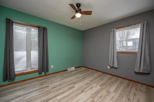 517 Fox Knoll DRIVE, Waterford, WI 53185