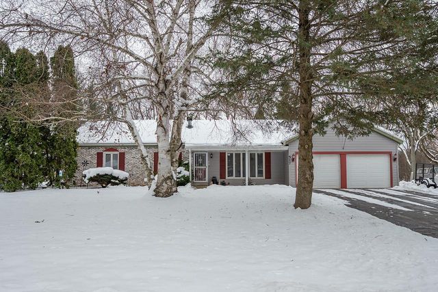 517 Fox Knoll DRIVE, Waterford, WI 53185