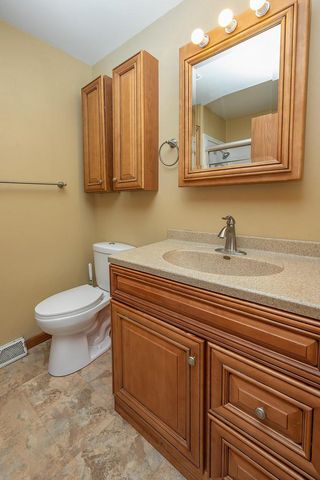 517 Fox Knoll DRIVE, Waterford, WI 53185