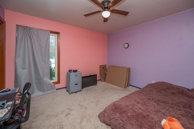 517 Fox Knoll DRIVE, Waterford, WI 53185