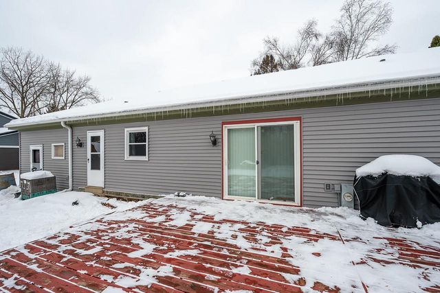 517 Fox Knoll DRIVE, Waterford, WI 53185