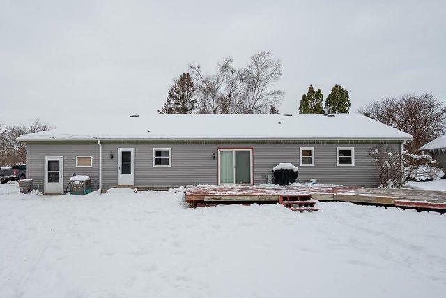 517 Fox Knoll DRIVE, Waterford, WI 53185