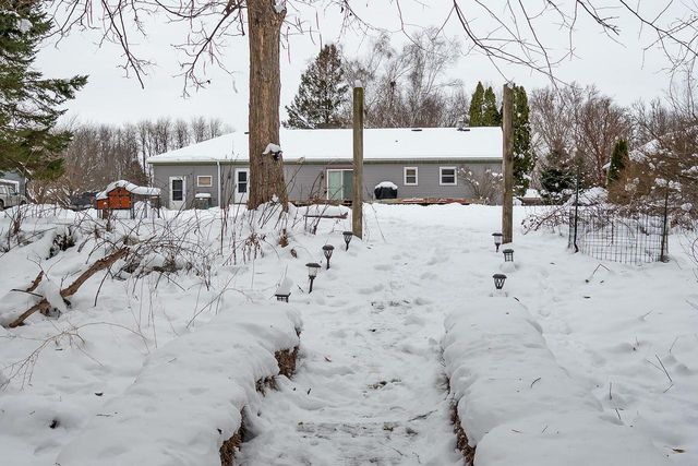 517 Fox Knoll DRIVE, Waterford, WI 53185