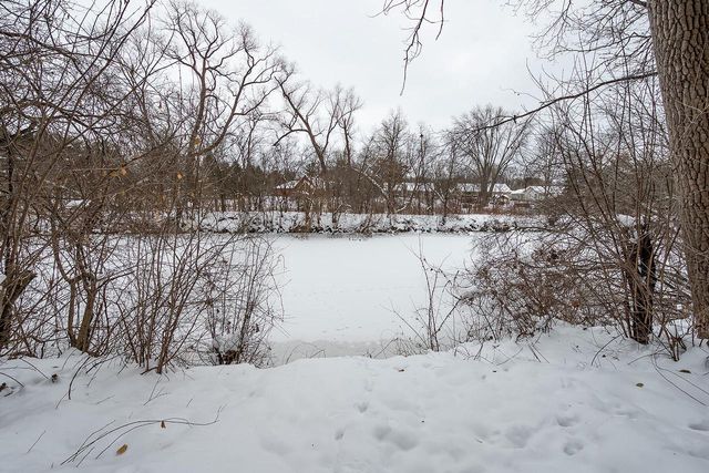 517 Fox Knoll DRIVE, Waterford, WI 53185