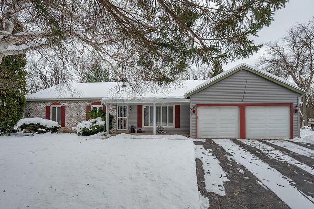 517 Fox Knoll DRIVE, Waterford, WI 53185