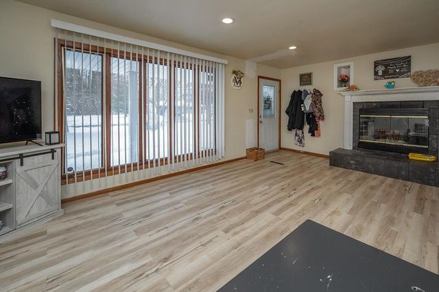 517 Fox Knoll DRIVE, Waterford, WI 53185