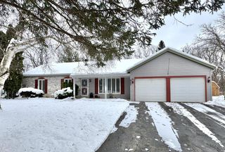 517 Fox Knoll DRIVE, Waterford, WI 53185