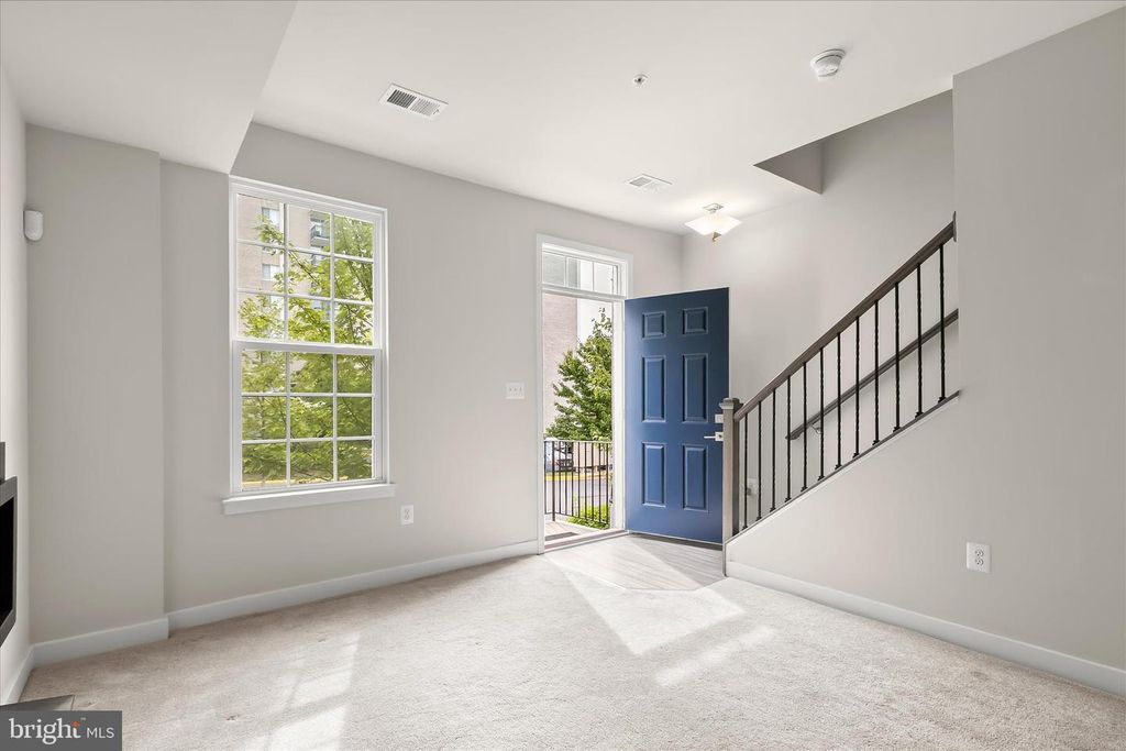 Image 10 of property listing at 4709 CREST VIEW DR, Hyattsville, MD 20782