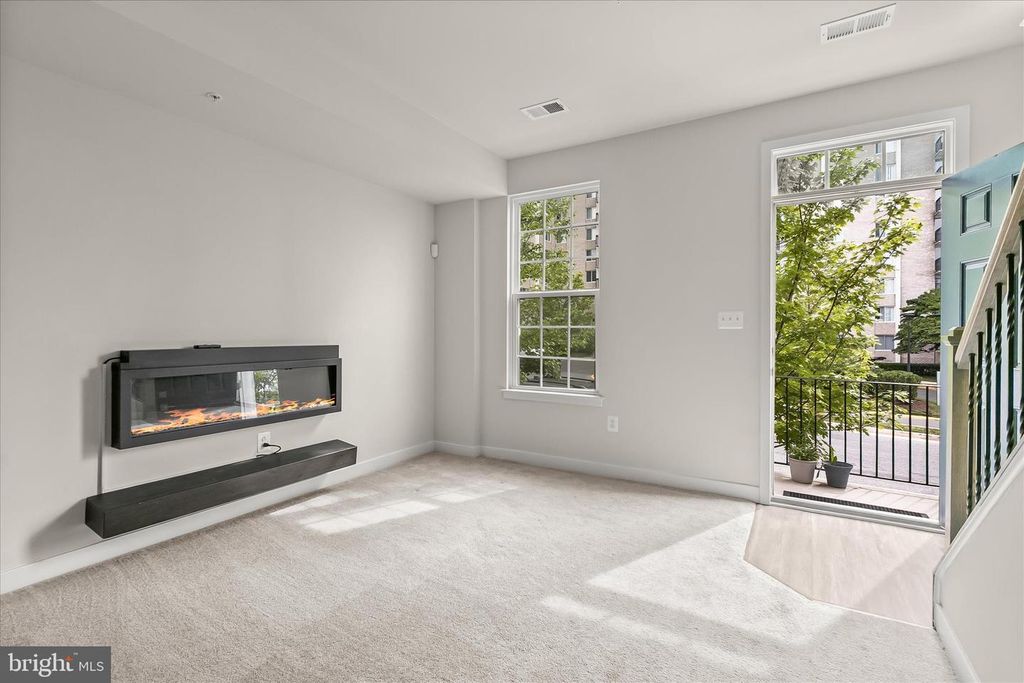 Image 11 of property listing at 4709 CREST VIEW DR, Hyattsville, MD 20782