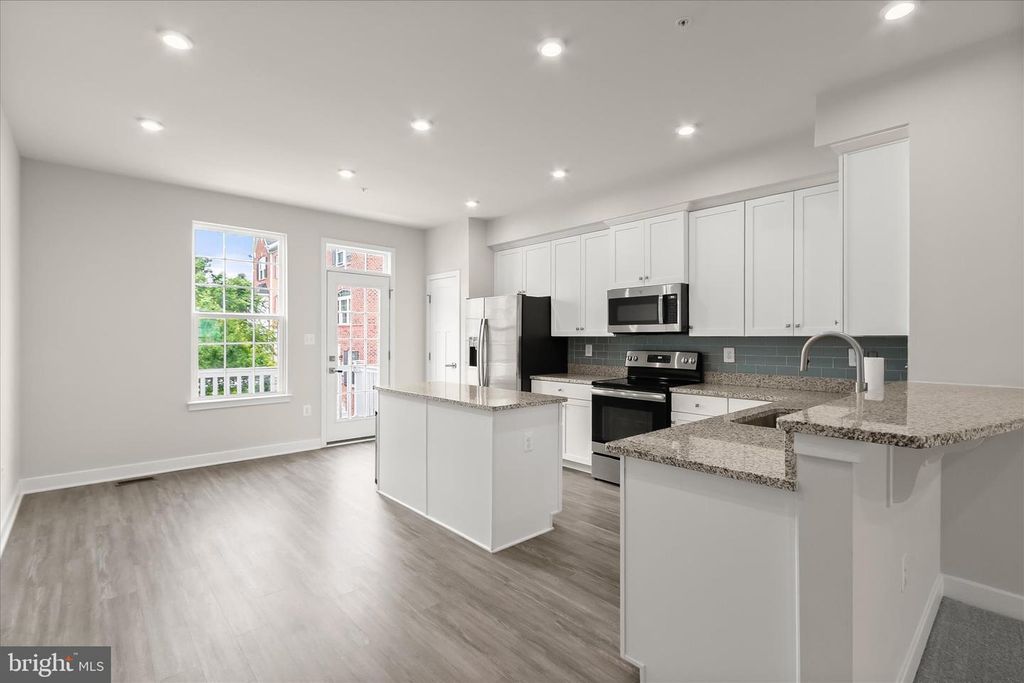 Image 15 of property listing at 4709 CREST VIEW DR, Hyattsville, MD 20782