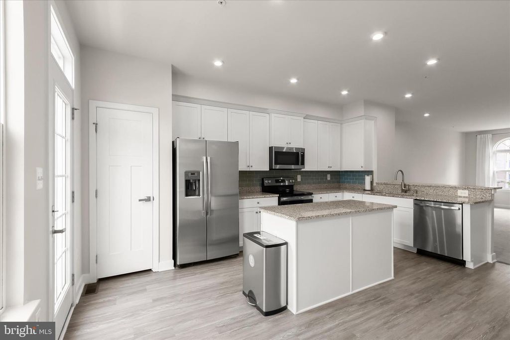 Image 16 of property listing at 4709 CREST VIEW DR, Hyattsville, MD 20782