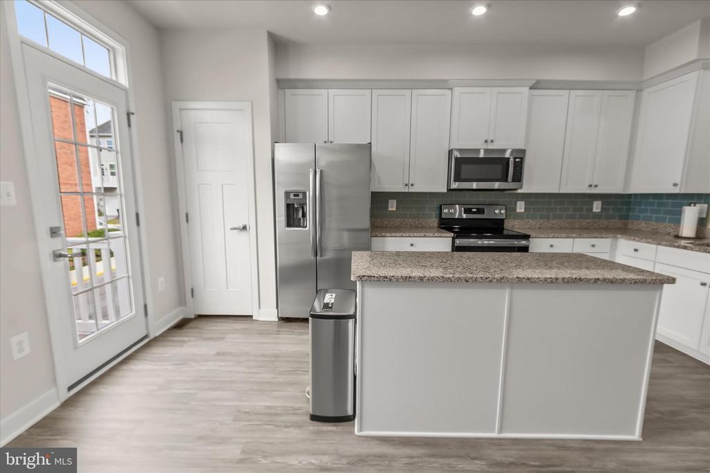 Image 20 of property listing at 4709 CREST VIEW DR, Hyattsville, MD 20782