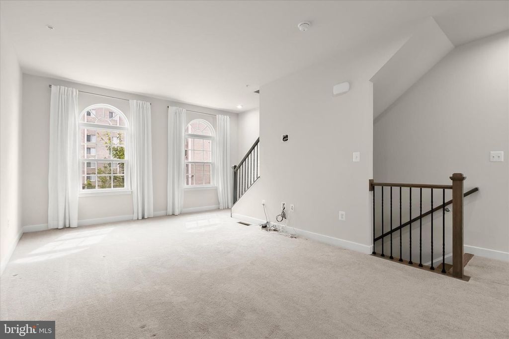 Image 24 of property listing at 4709 CREST VIEW DR, Hyattsville, MD 20782