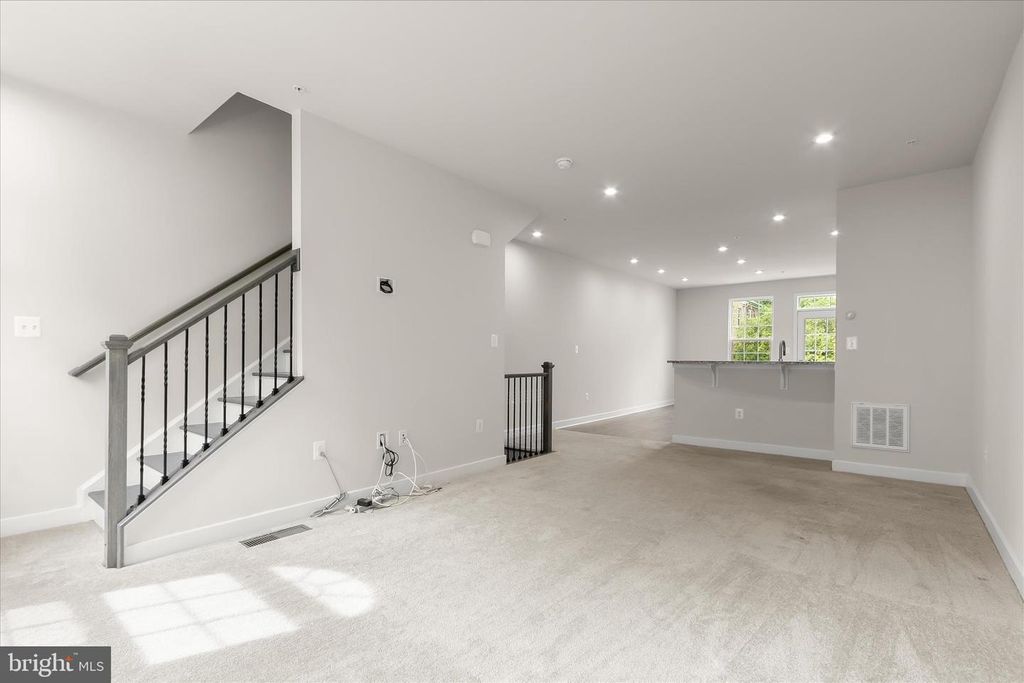 Image 26 of property listing at 4709 CREST VIEW DR, Hyattsville, MD 20782