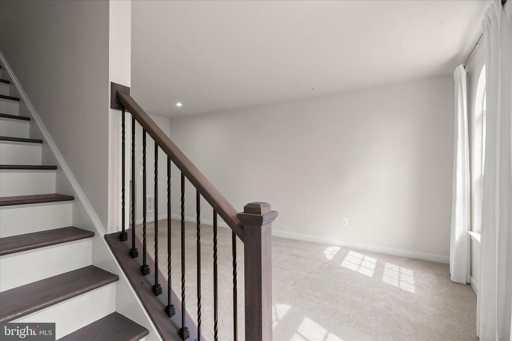 Image 28 of property listing at 4709 CREST VIEW DR, Hyattsville, MD 20782