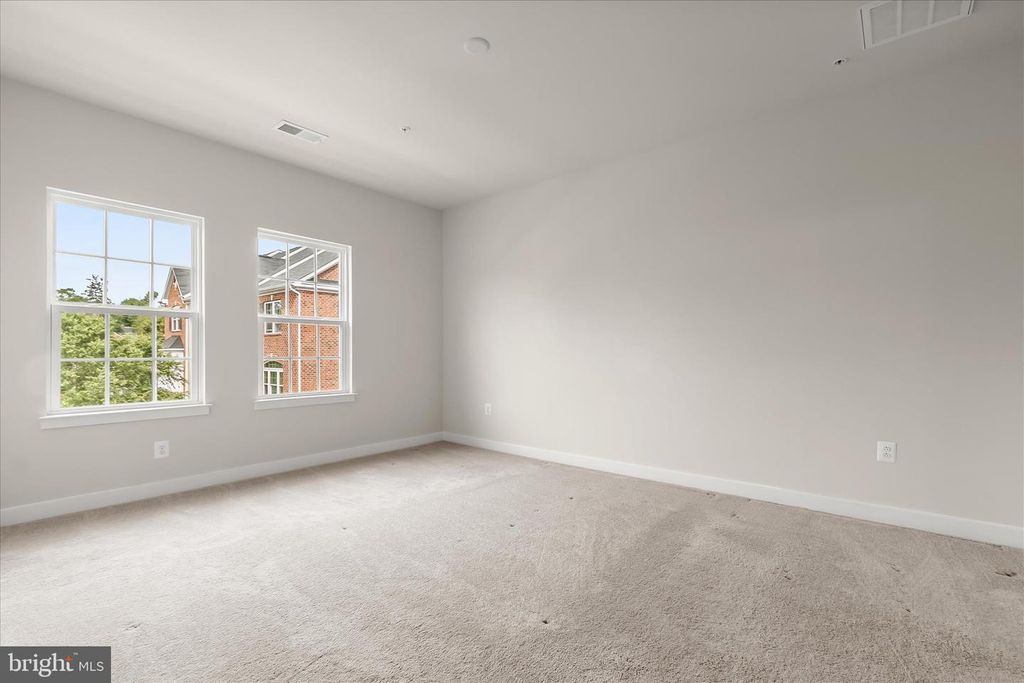 Image 34 of property listing at 4709 CREST VIEW DR, Hyattsville, MD 20782