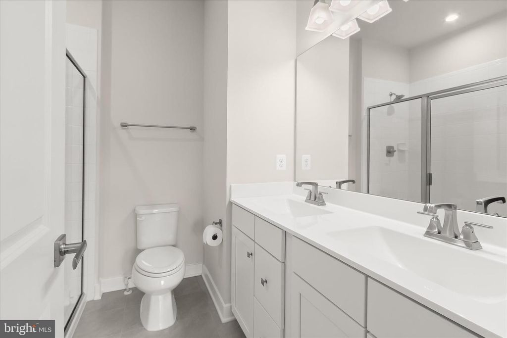 Image 36 of property listing at 4709 CREST VIEW DR, Hyattsville, MD 20782