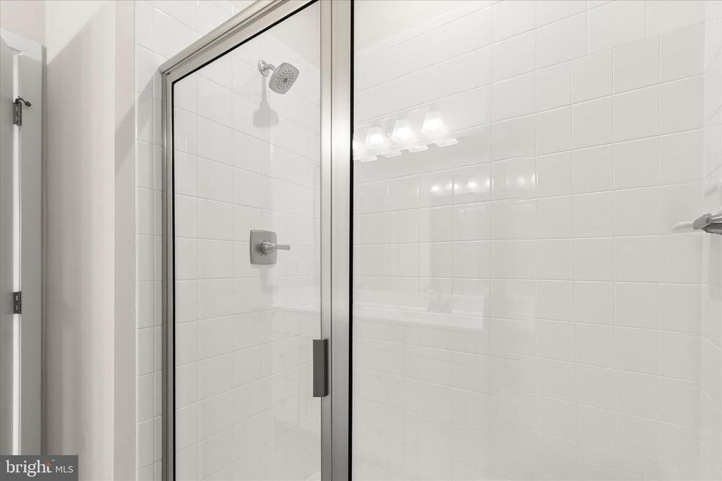 Image 37 of property listing at 4709 CREST VIEW DR, Hyattsville, MD 20782