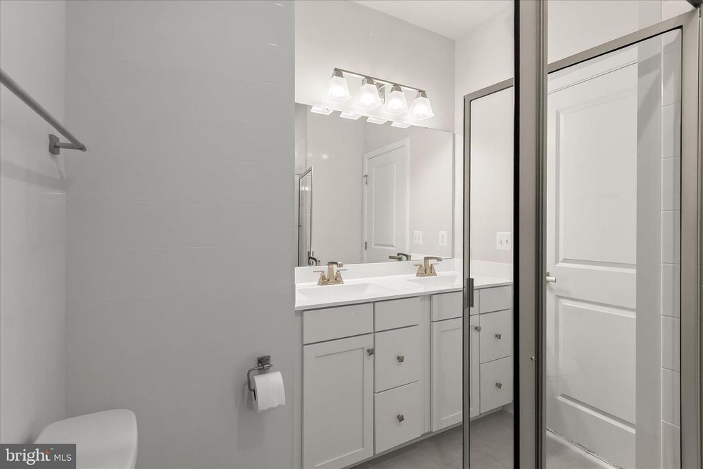 Image 38 of property listing at 4709 CREST VIEW DR, Hyattsville, MD 20782