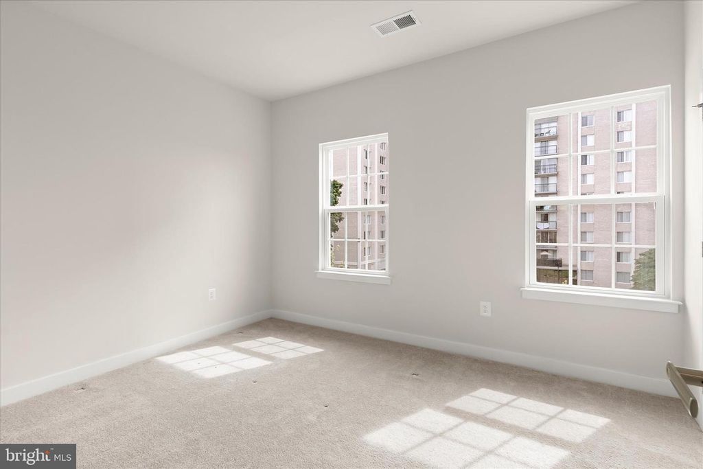 Image 40 of property listing at 4709 CREST VIEW DR, Hyattsville, MD 20782