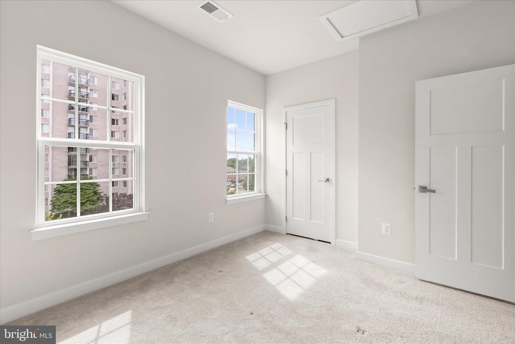 Image 41 of property listing at 4709 CREST VIEW DR, Hyattsville, MD 20782
