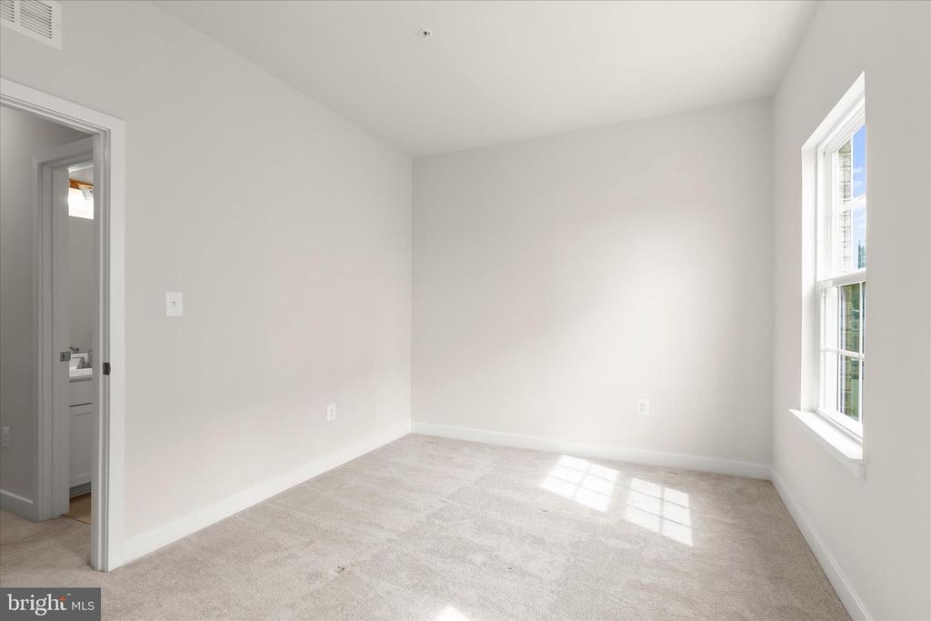 Image 43 of property listing at 4709 CREST VIEW DR, Hyattsville, MD 20782