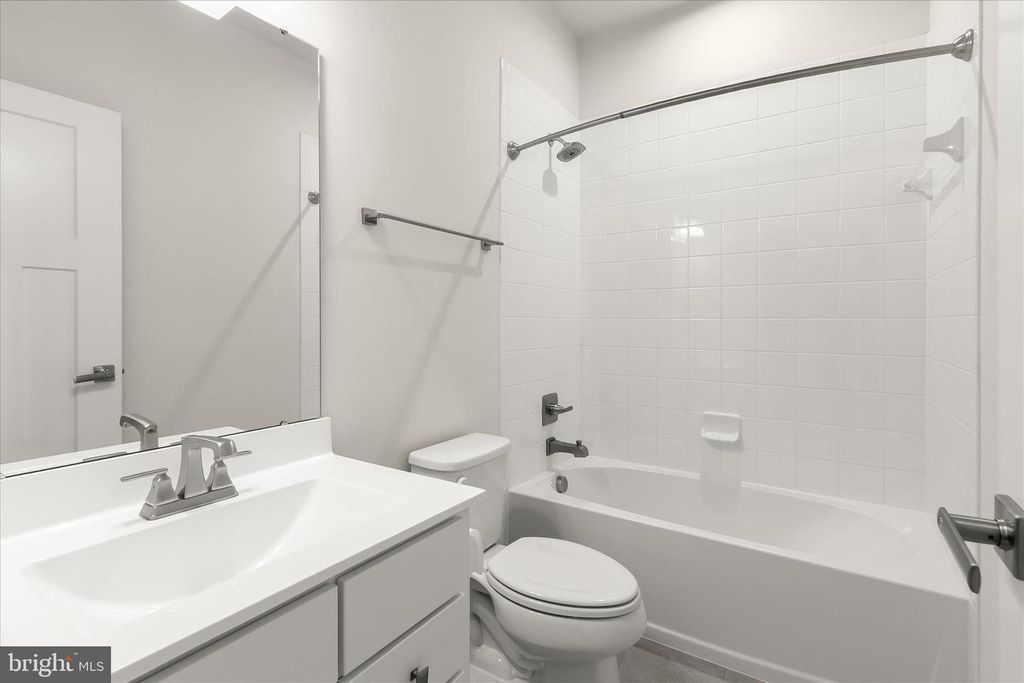 Image 44 of property listing at 4709 CREST VIEW DR, Hyattsville, MD 20782