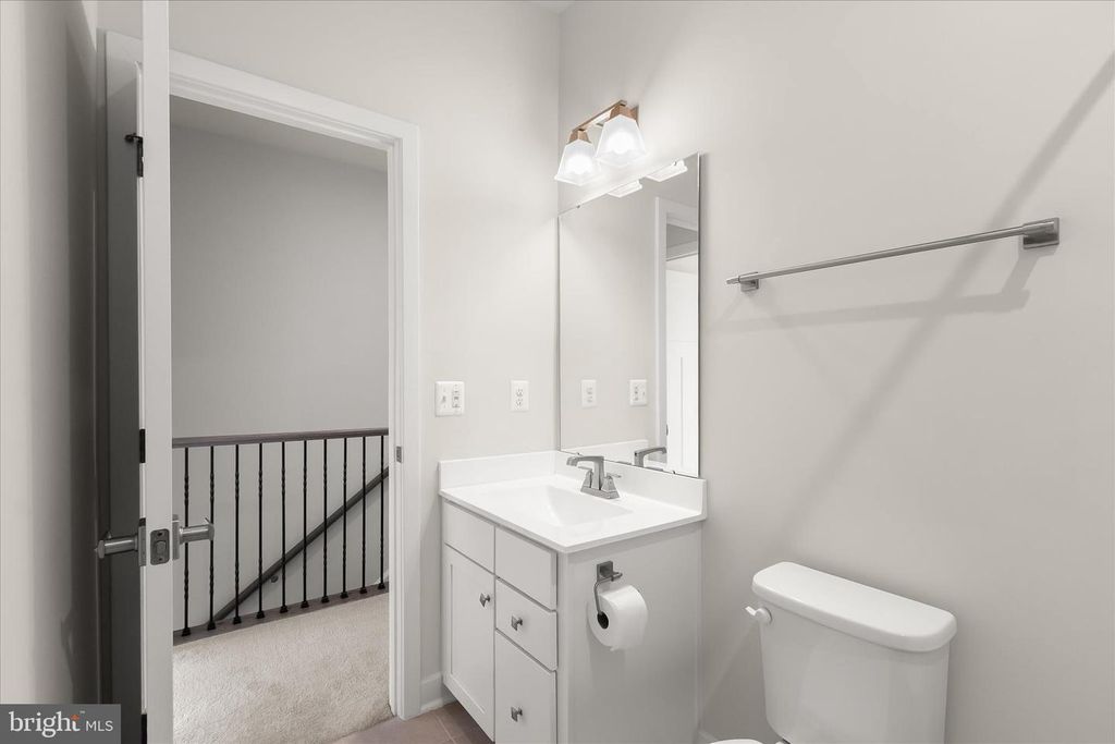Image 45 of property listing at 4709 CREST VIEW DR, Hyattsville, MD 20782