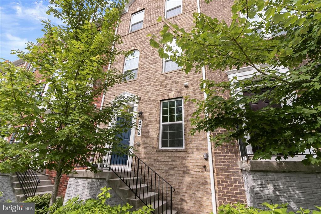 Image 5 of property listing at 4709 CREST VIEW DR, Hyattsville, MD 20782