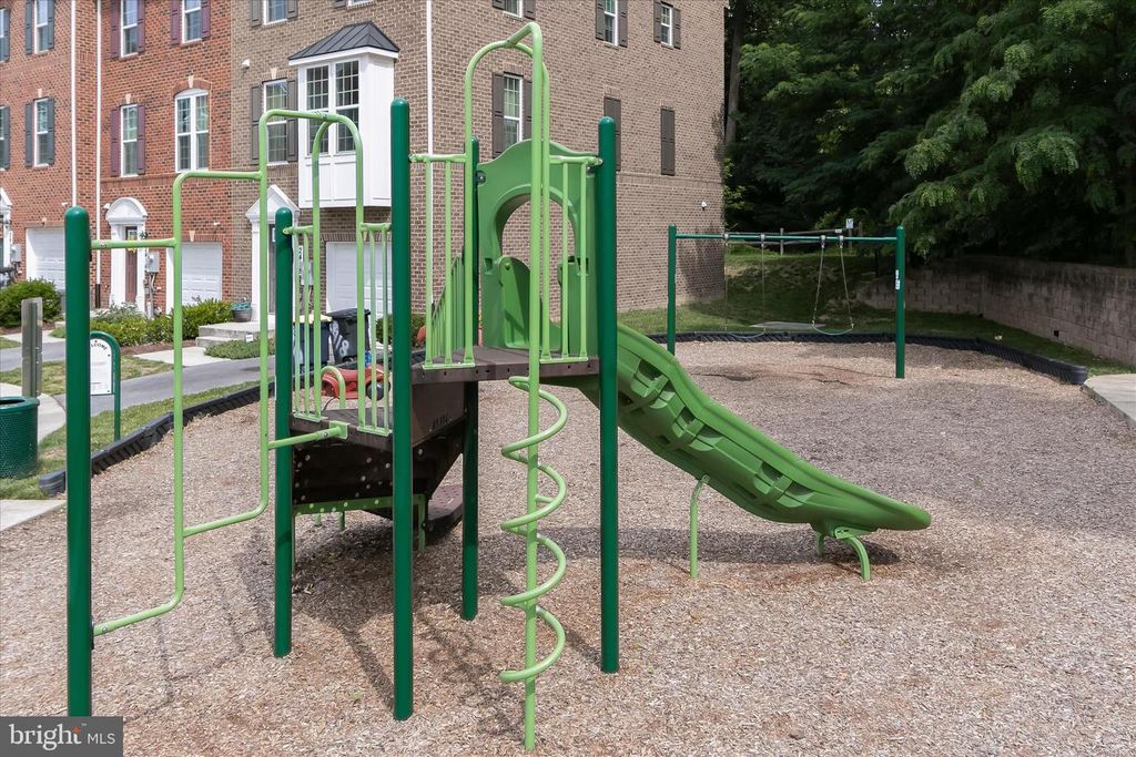 Image 55 of property listing at 4709 CREST VIEW DR, Hyattsville, MD 20782