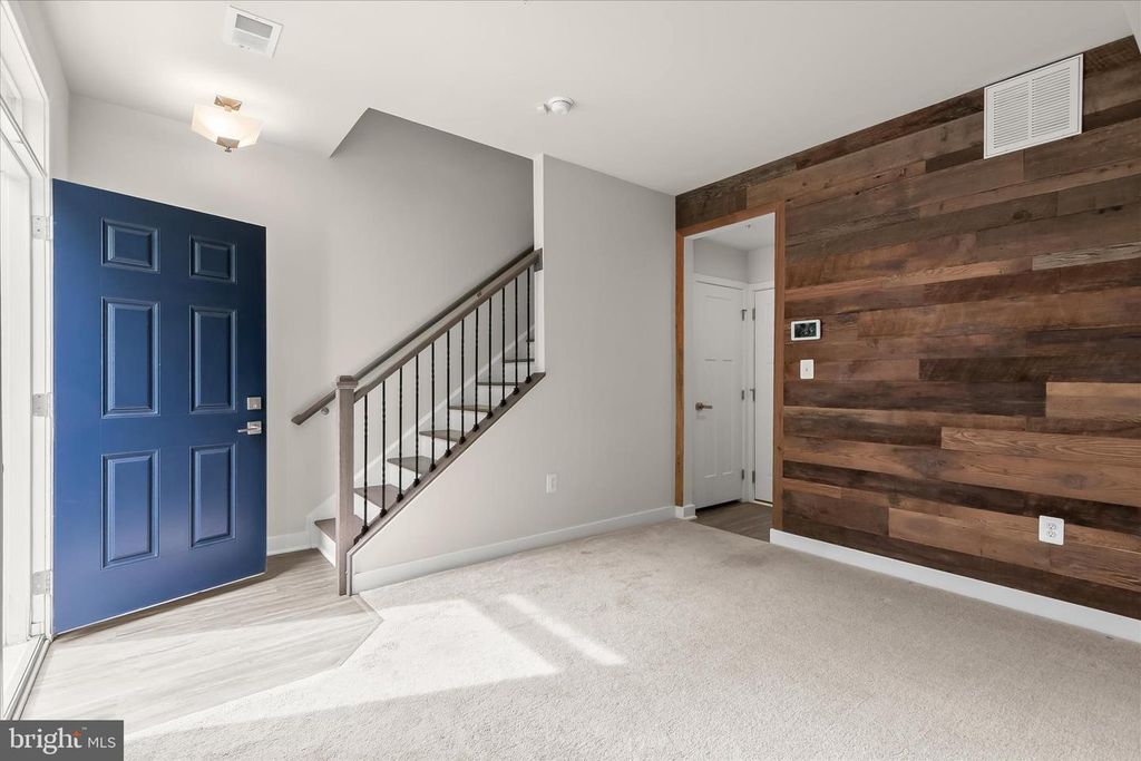 Image 9 of property listing at 4709 CREST VIEW DR, Hyattsville, MD 20782
