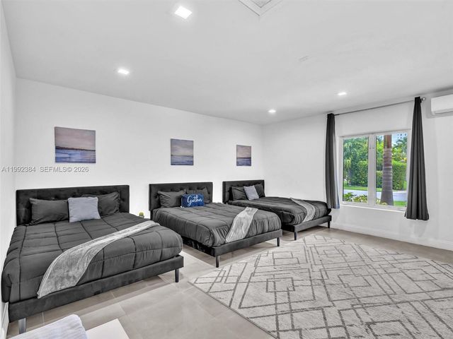 413 Tamarind Dr, Hallandale Beach, FL 33009