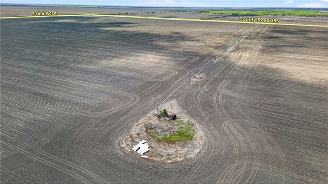 109 County Road 385, George West, TX 78022