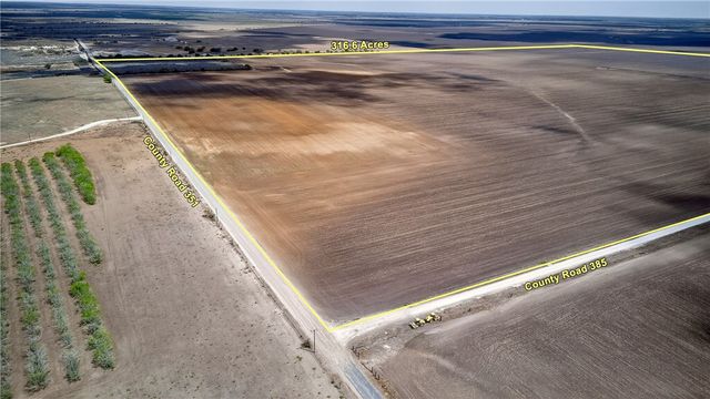 109 County Road 385, George West, TX 78022