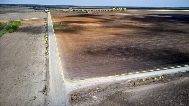 109 County Road 385, George West, TX 78022