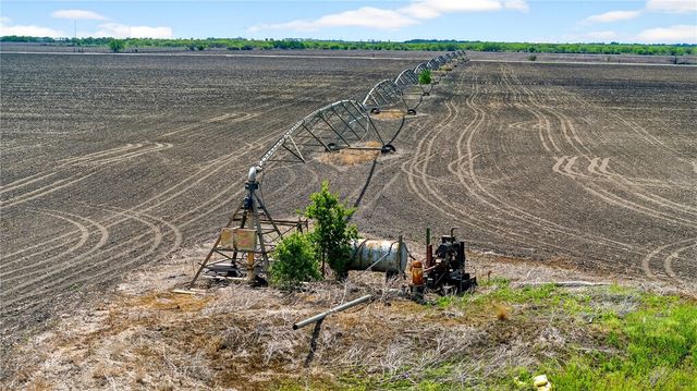 109 County Road 385, George West, TX 78022