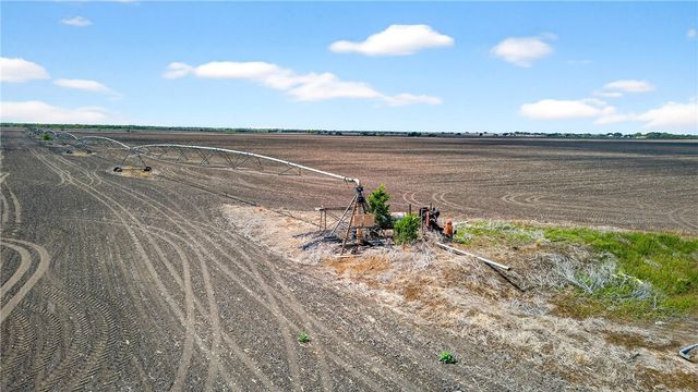 109 County Road 385, George West, TX 78022