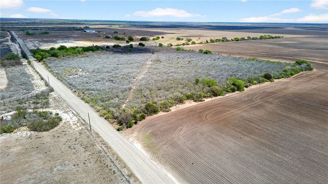 109 County Road 385, George West, TX 78022