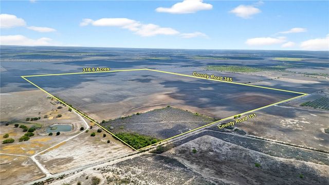 109 County Road 385, George West, TX 78022