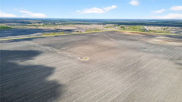 109 County Road 385, George West, TX 78022
